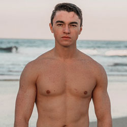 Strona Główna fitness trainer muscular man